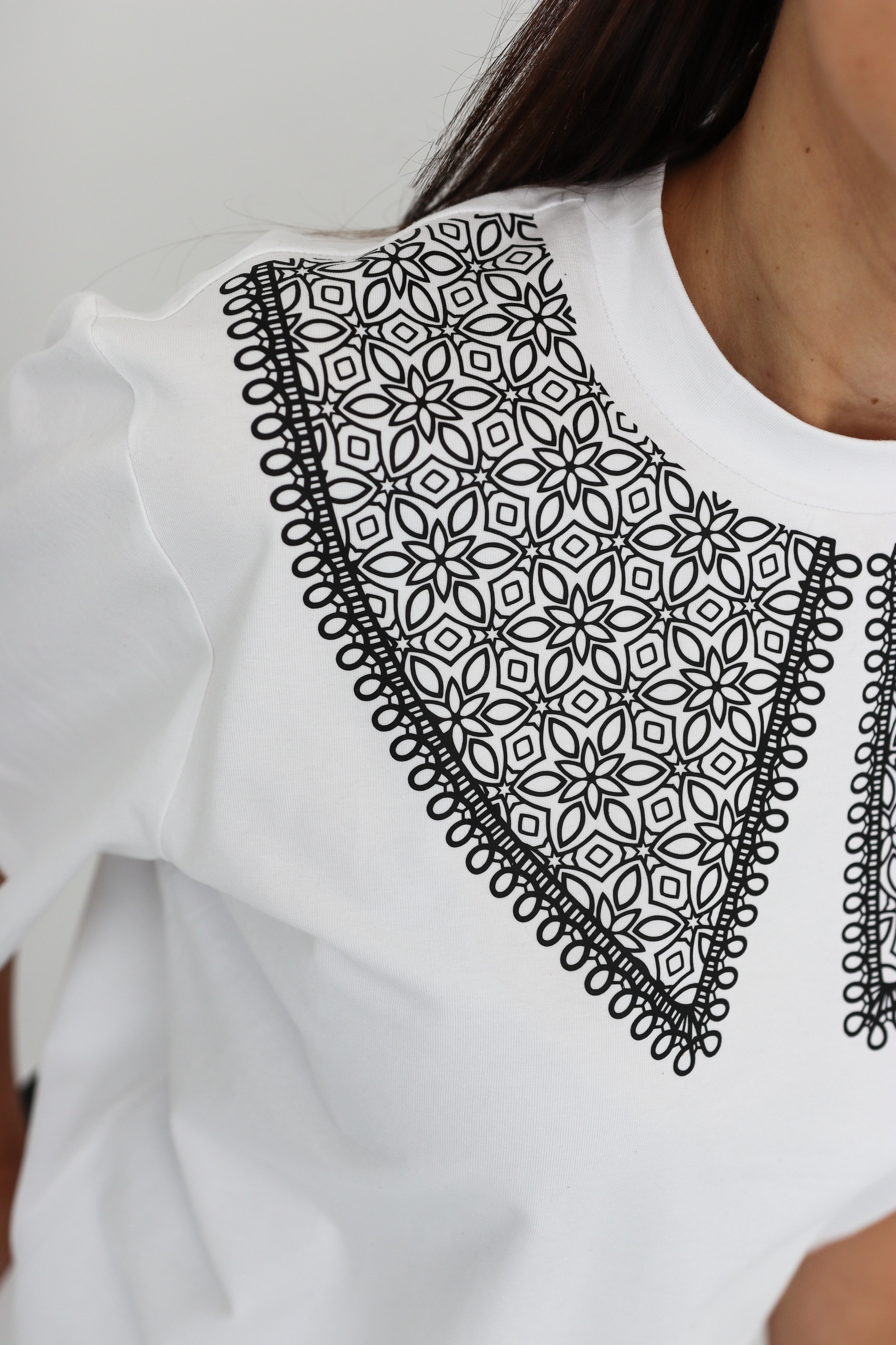 "ORNAMENTAI", BALTI MARŠKINĖLIAI