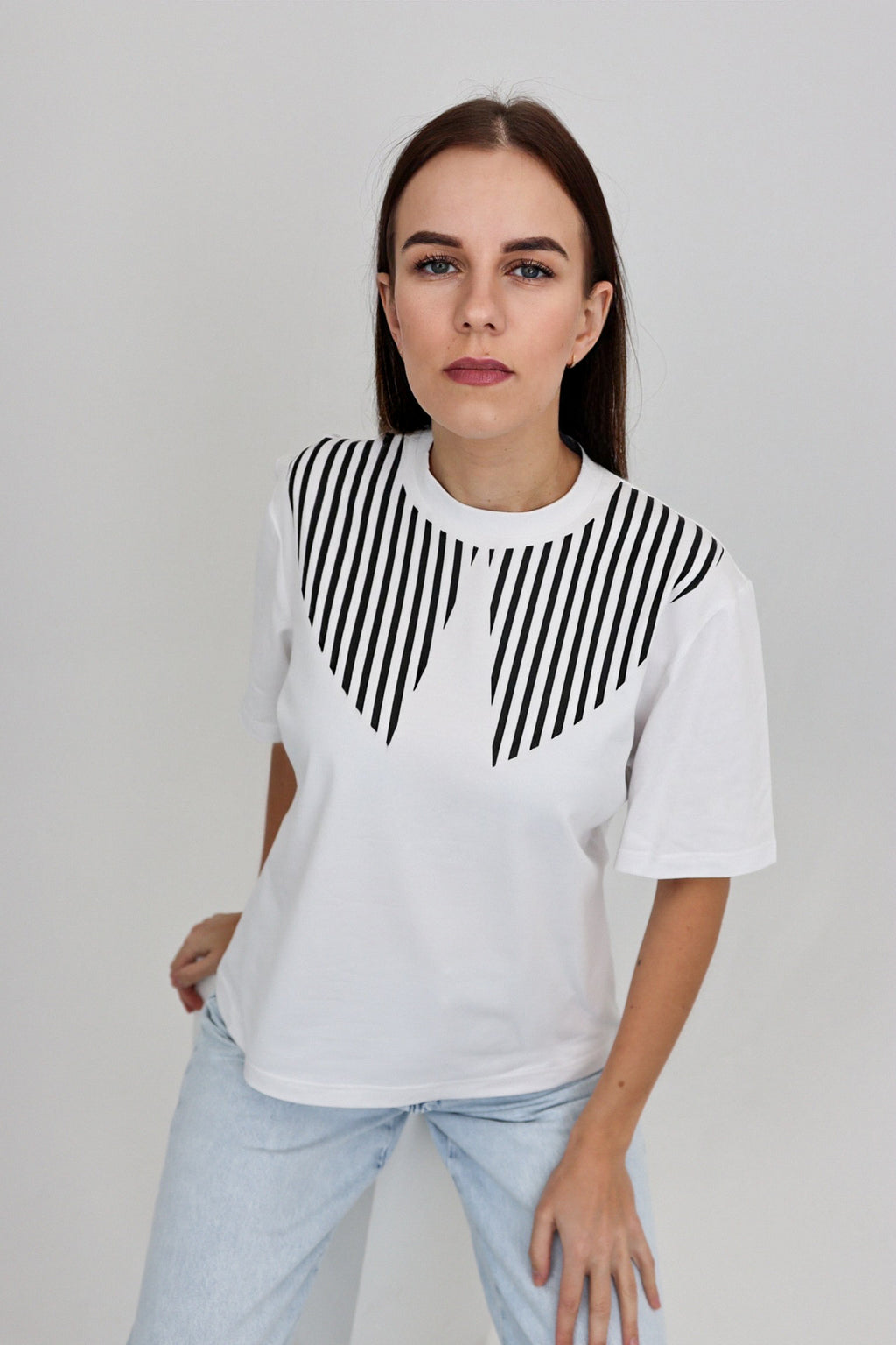 "JUODI BRŪKŠNELIAI", BALTI MARŠKINĖLIAI