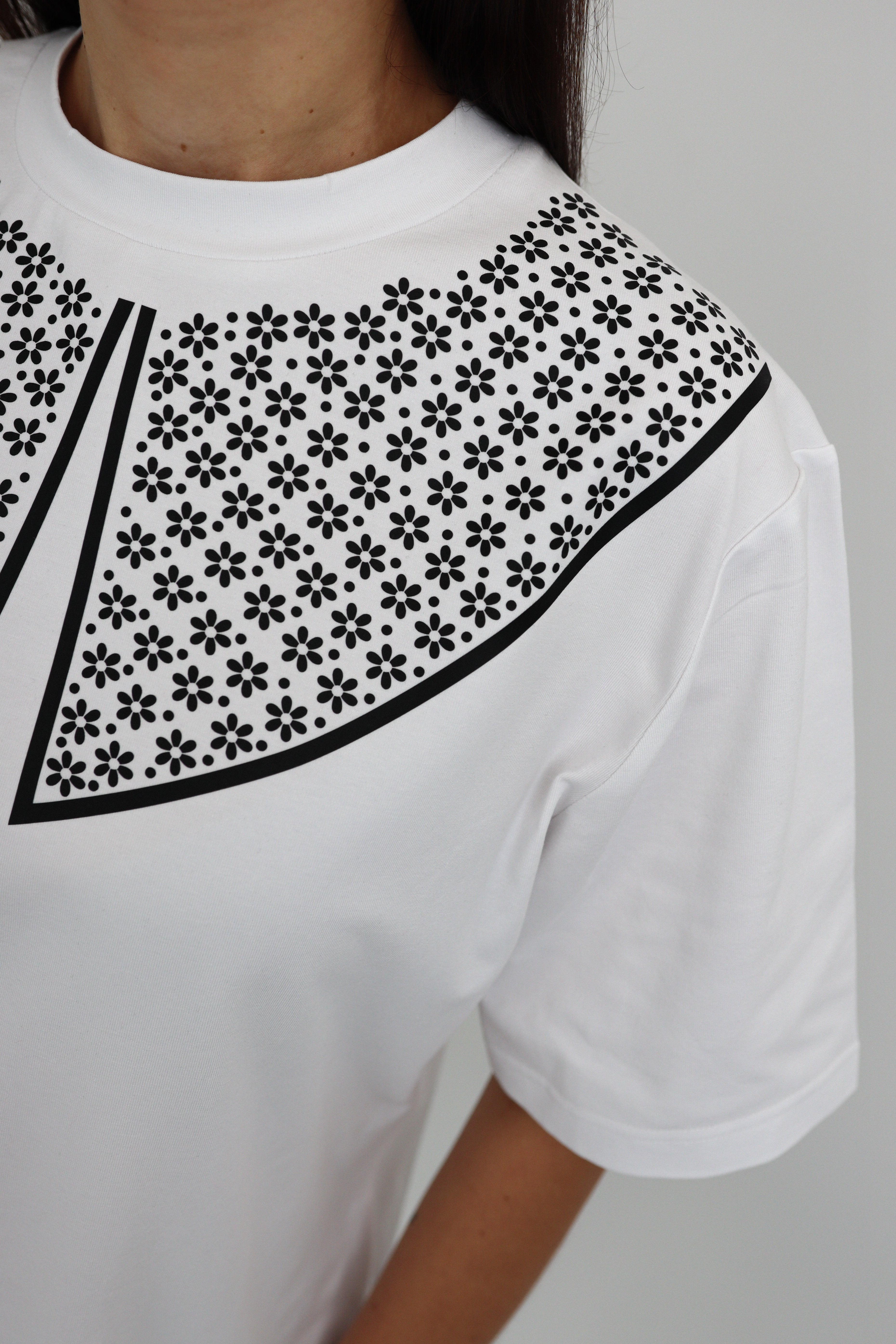 "GĖLIŲ MIŠKAS", BALTI MARŠKINĖLIAI