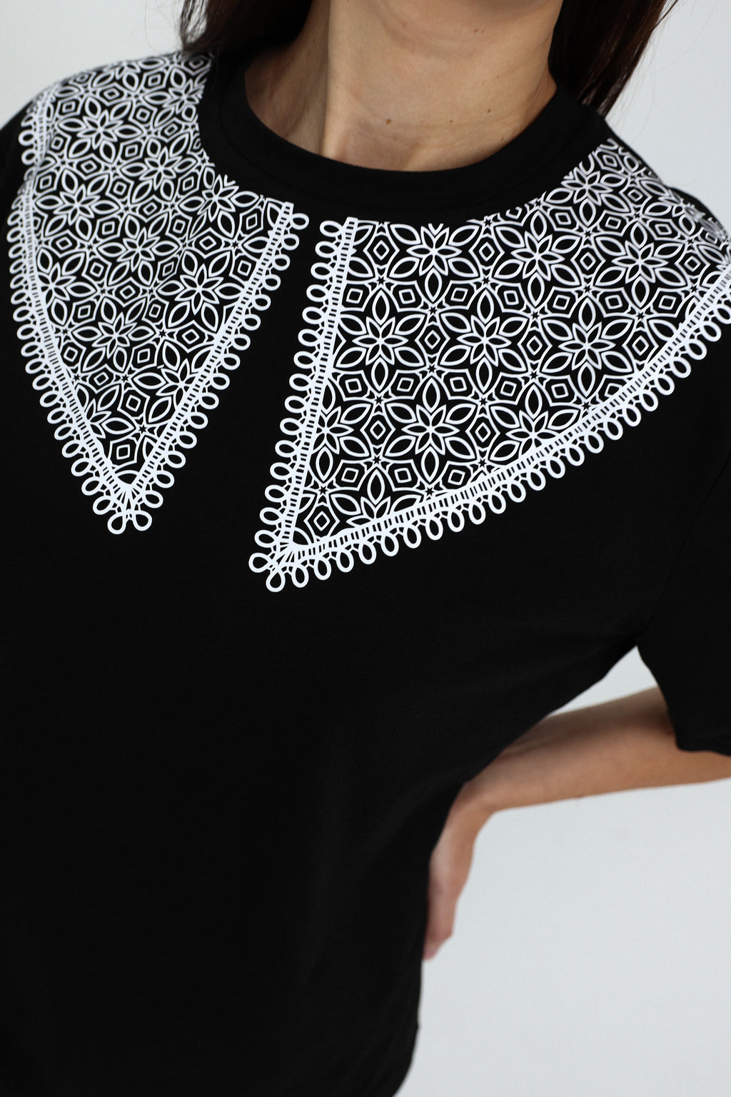 "ORNAMENTAI", JUODI MARŠKINĖLIAI