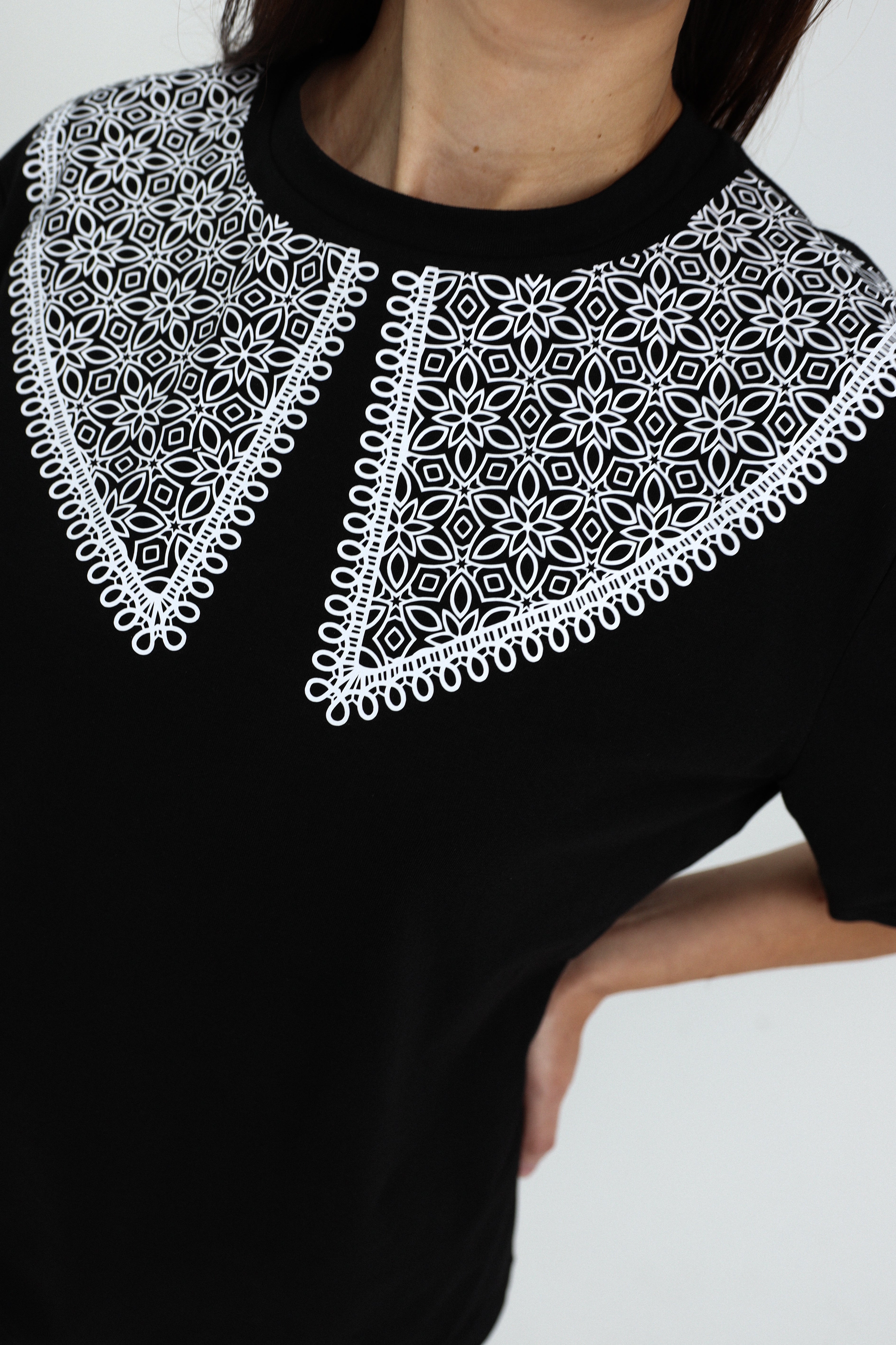 "ORNAMENTAI", JUODI MARŠKINĖLIAI