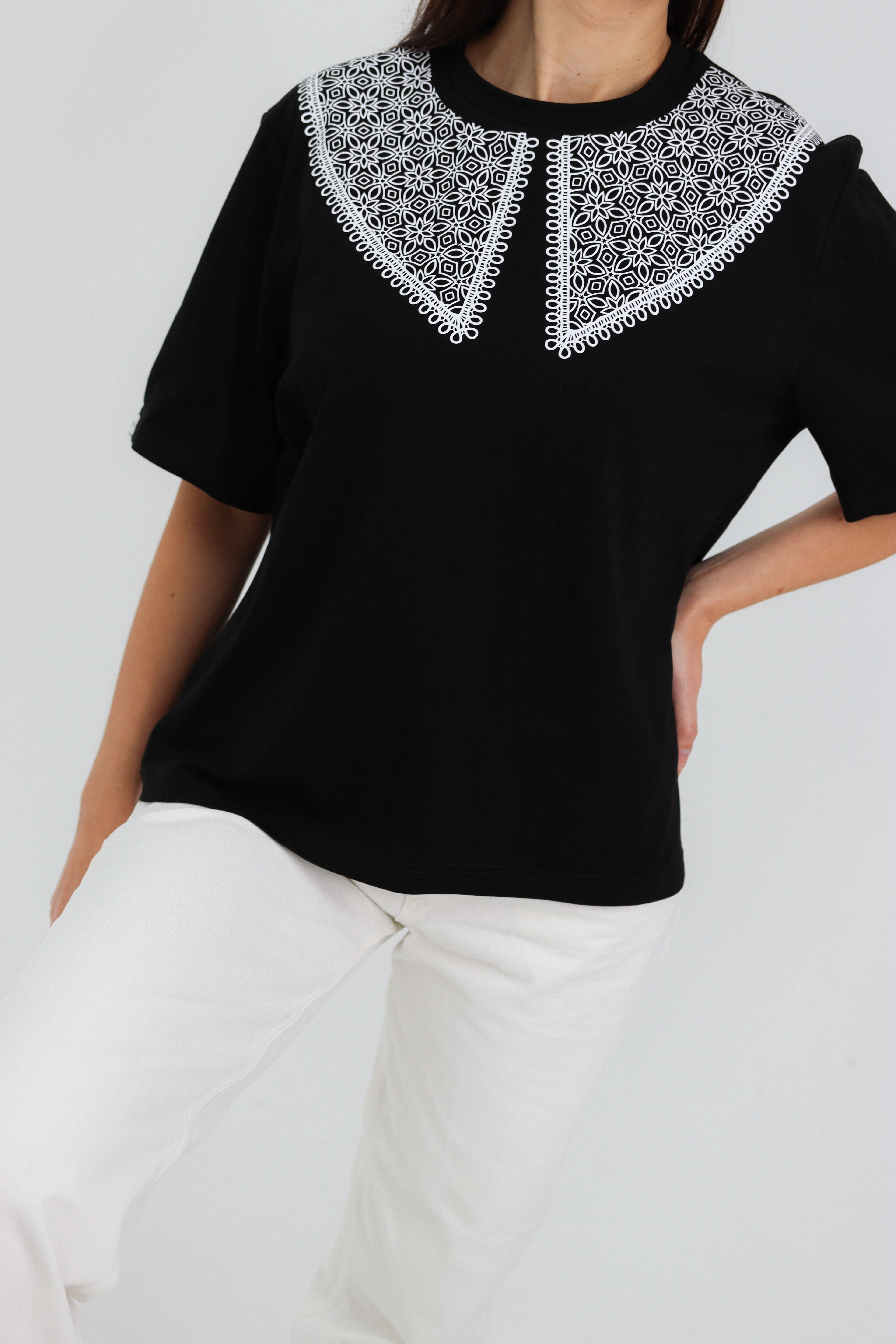 "ORNAMENTAI", JUODI MARŠKINĖLIAI