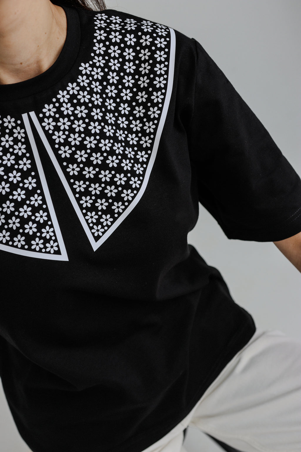 "GĖLIŲ MIŠKAS", JUODI MARŠKINĖLIAI