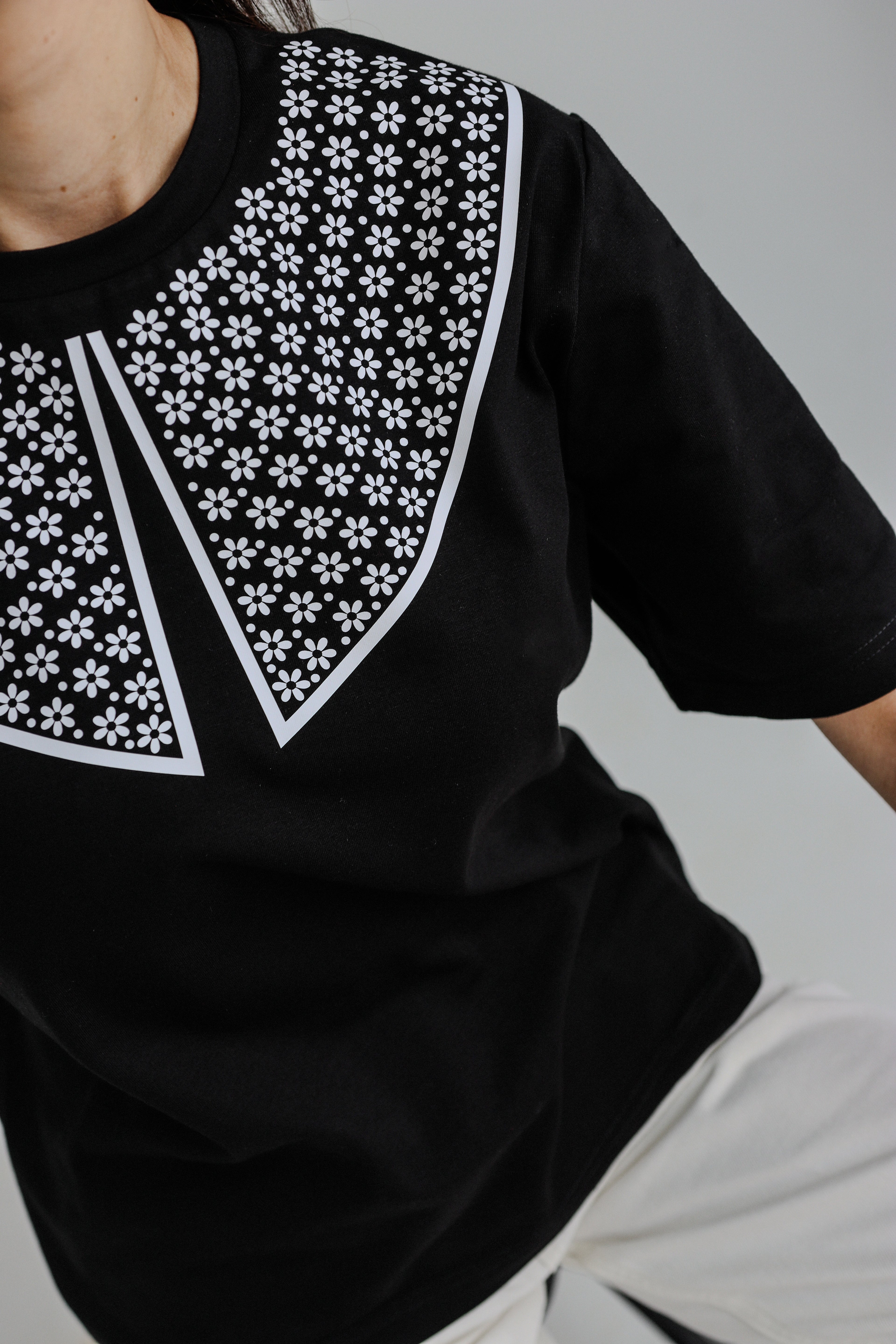 "GĖLIŲ MIŠKAS", JUODI MARŠKINĖLIAI