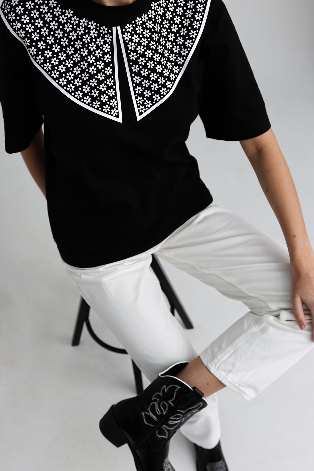 "GĖLIŲ MIŠKAS", JUODI MARŠKINĖLIAI