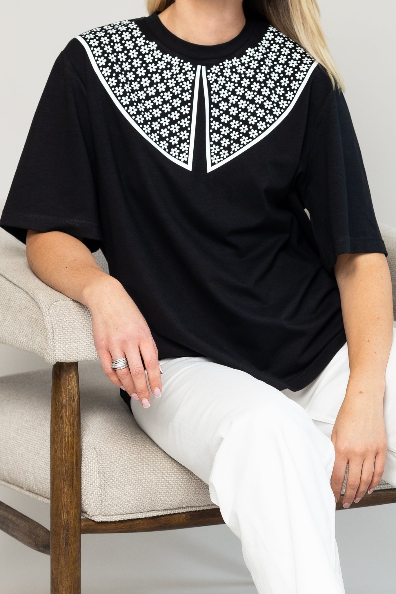 "GĖLIŲ MIŠKAS", JUODI MARŠKINĖLIAI