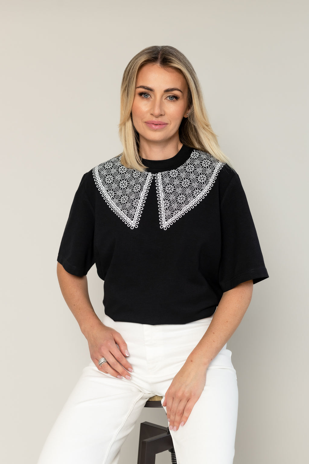 "ORNAMENTAI", JUODI MARŠKINĖLIAI