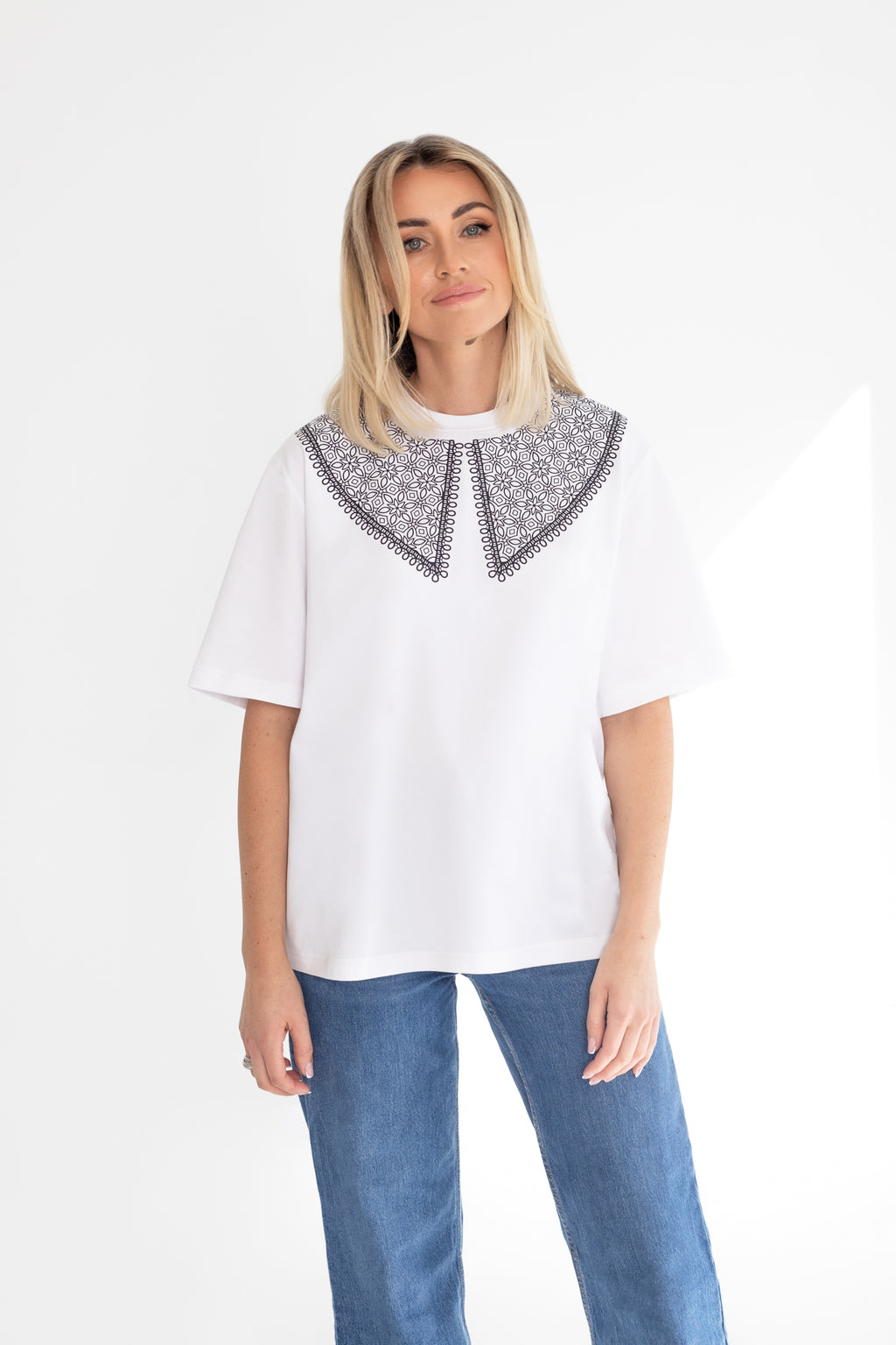 "ORNAMENTAI", BALTI MARŠKINĖLIAI