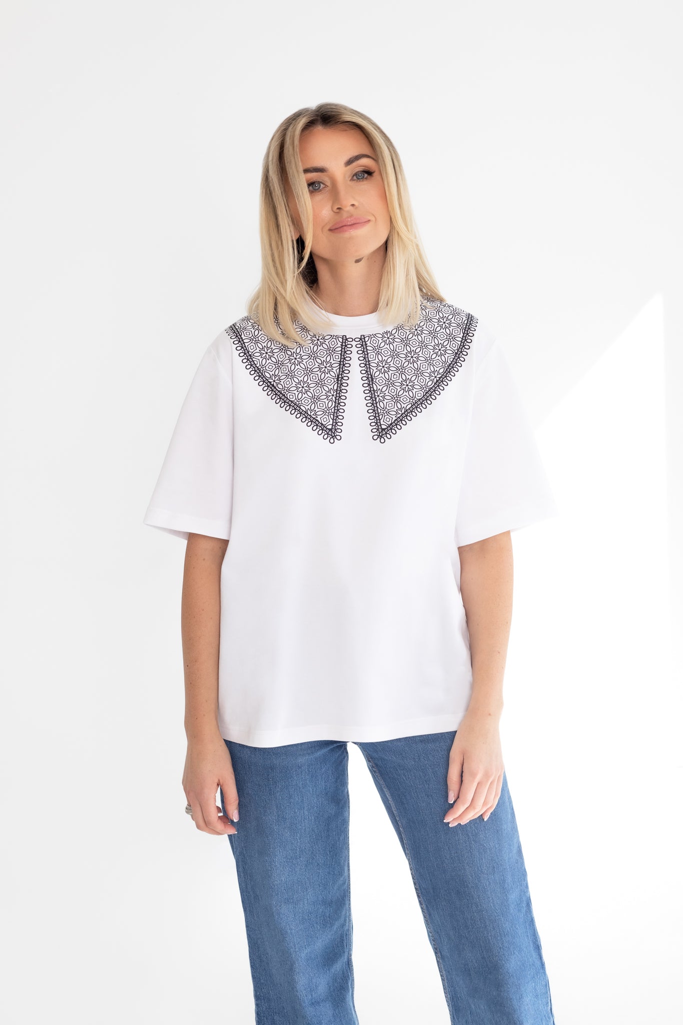 "ORNAMENTAI", BALTI MARŠKINĖLIAI