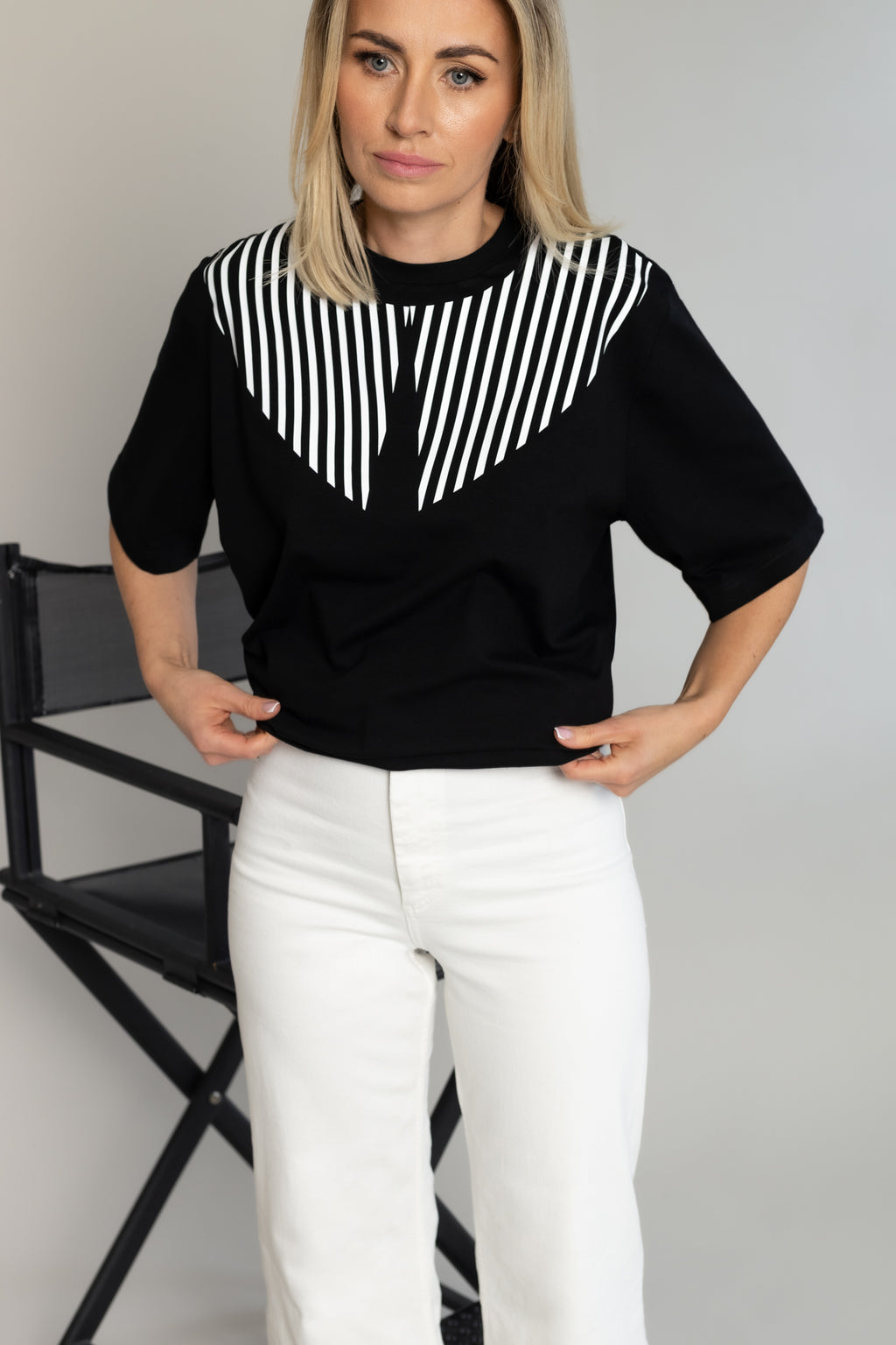 "BALTI BRŪKŠNELIAI", JUODI MARŠKINĖLIAI