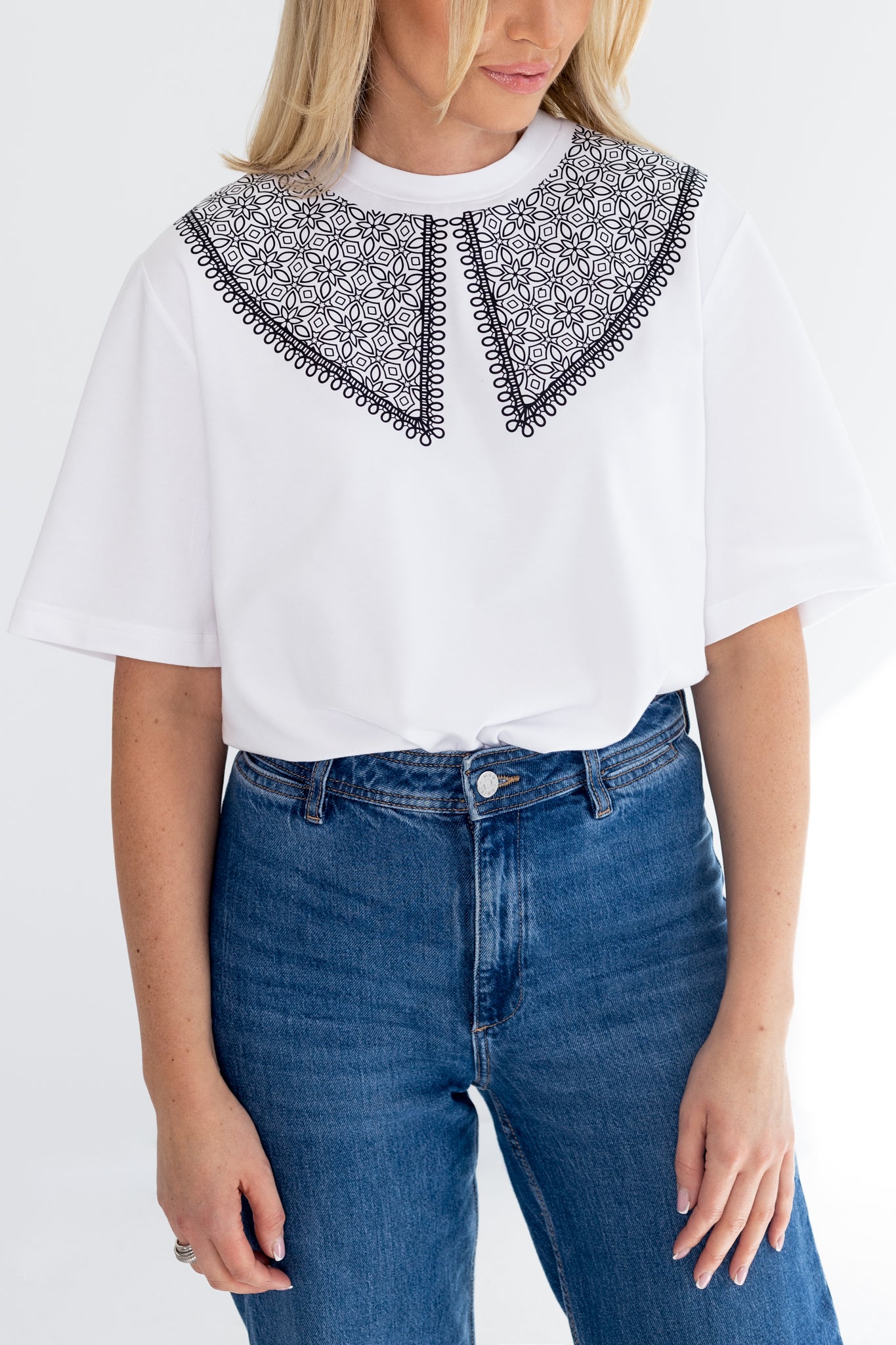 "ORNAMENTAI", BALTI MARŠKINĖLIAI